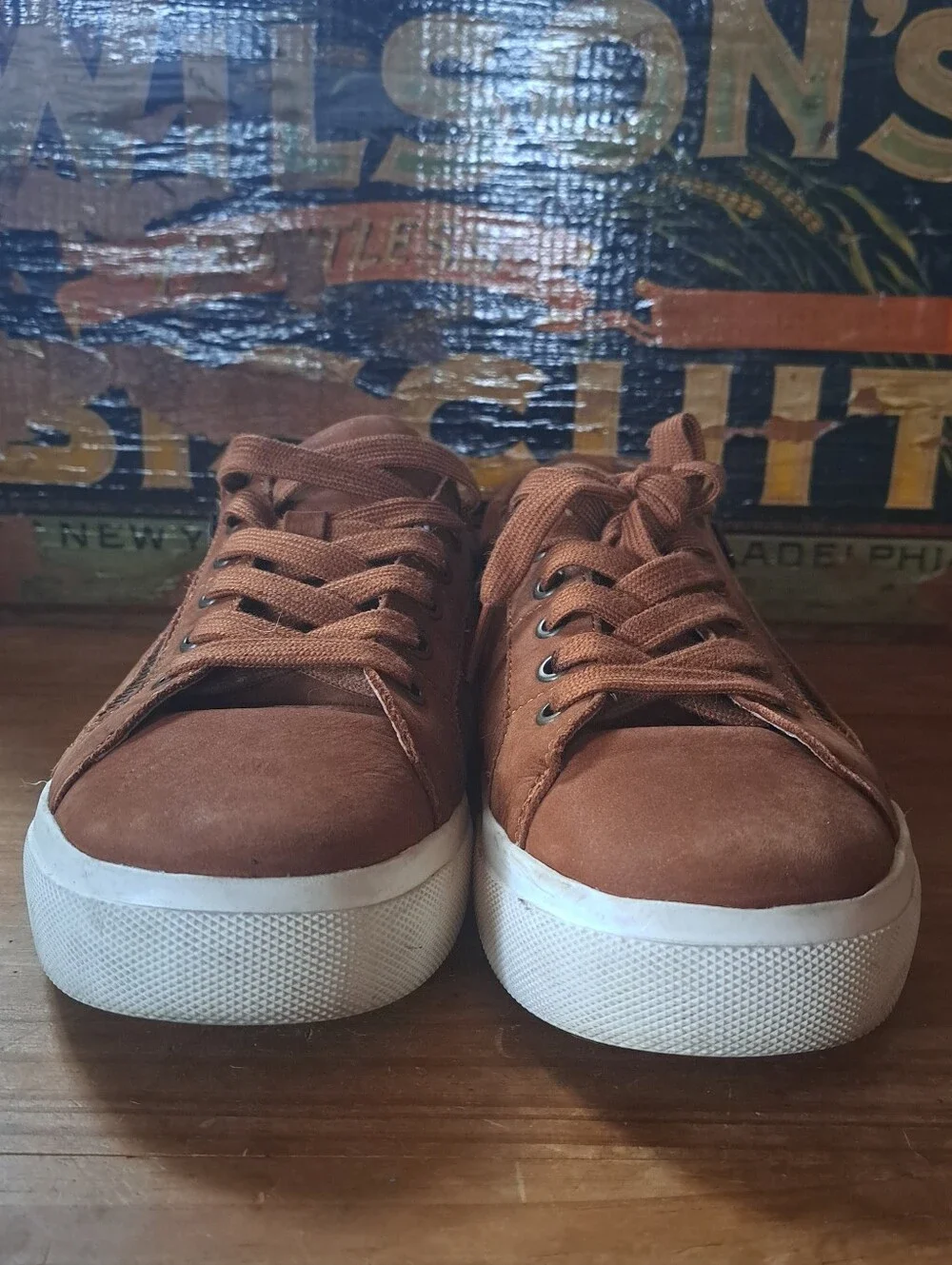 Taos Z Soul Lux Sneakers Women Size 9.5 Soft Brown Leather Side Zip Comfort Shoe